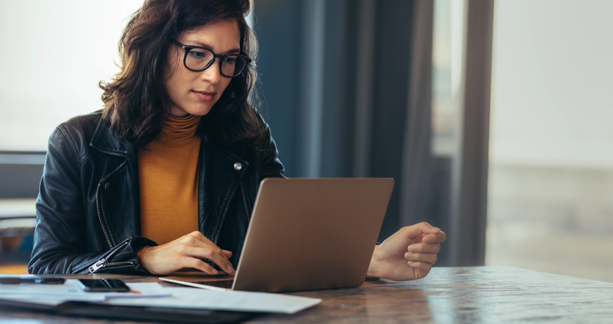 Woman-Laptop
